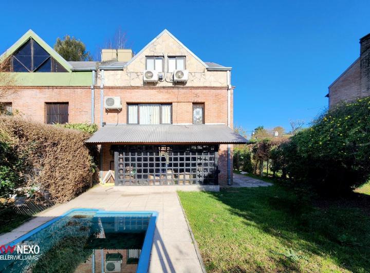 Casa · 212m² · 4 Ambientes · 1 Cochera