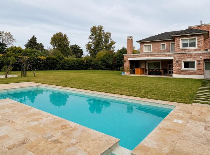 Casa · 280m² · 5 Ambientes · 3 Cocheras