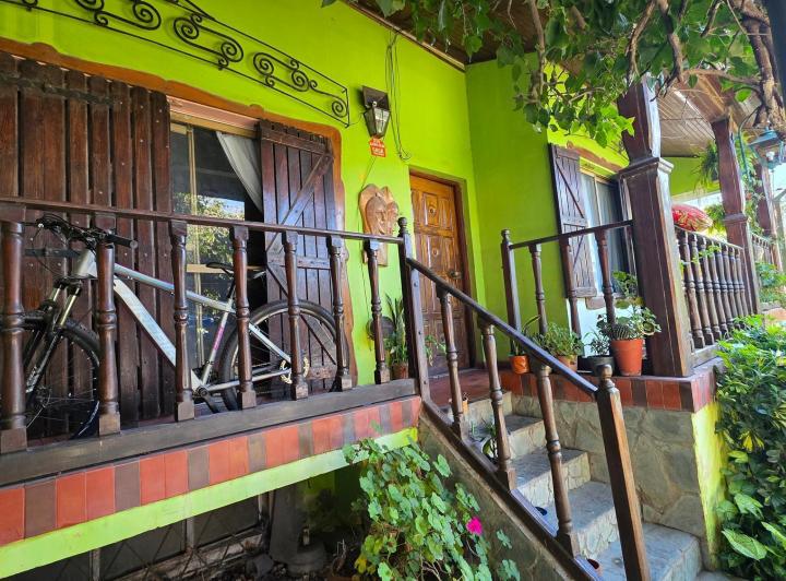 Casa · 217m² · 5 Ambientes · 3 Cocheras
