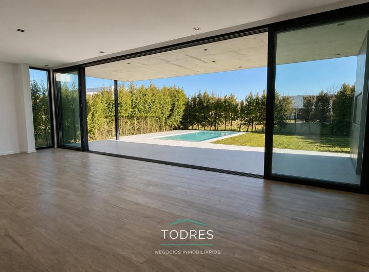 Casa · 270m² · 8 Ambientes