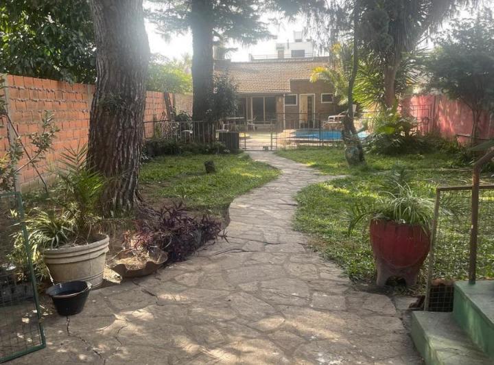 Casa · 210m² · 5 Ambientes · 1 Cochera