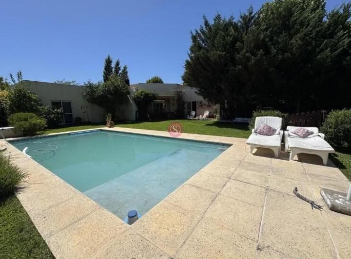 Casa · 145m² · 5 Ambientes · 2 Cocheras