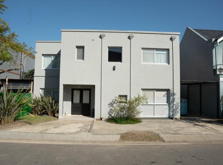 Casa · 167m² · 5 Ambientes · 2 Cocheras