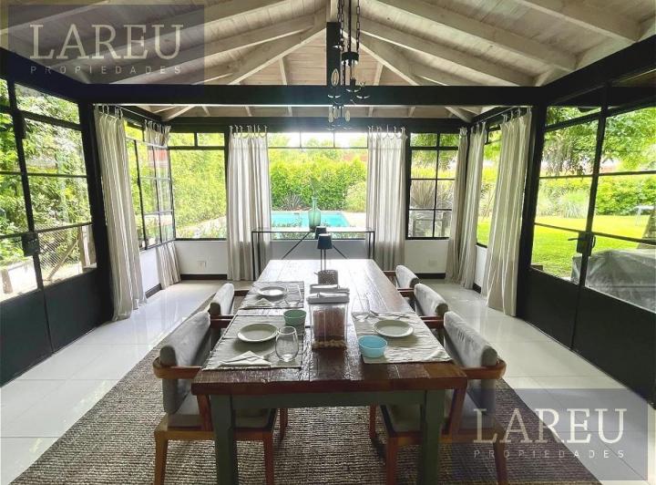 Casa · 210m² · 6 Ambientes