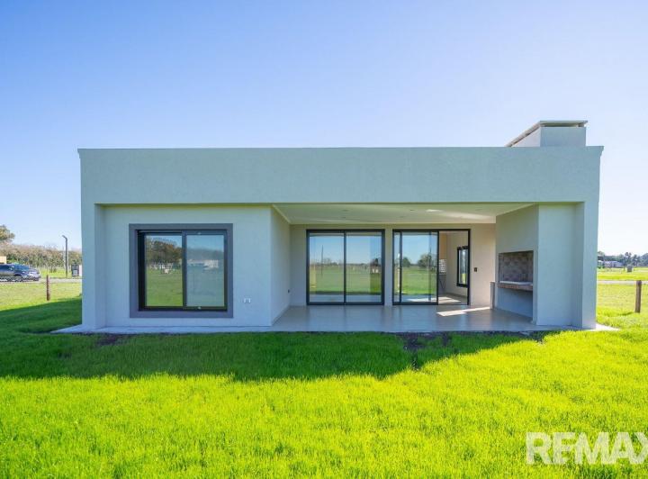 Casa · 160m² · 4 Ambientes · 2 Cocheras