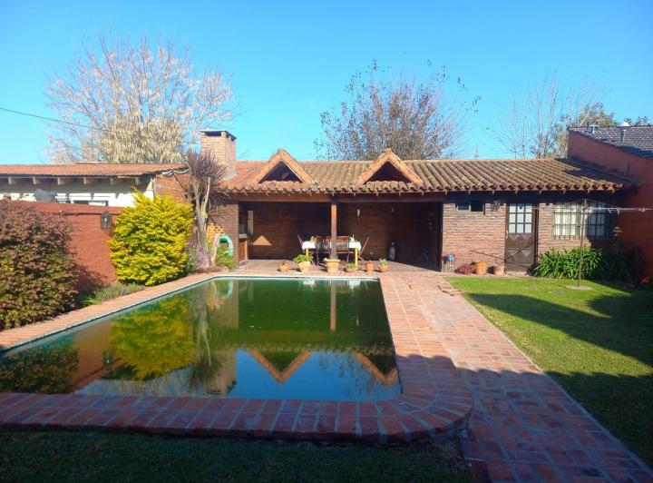 Casa · 179m² · 4 Ambientes · 1 Cochera