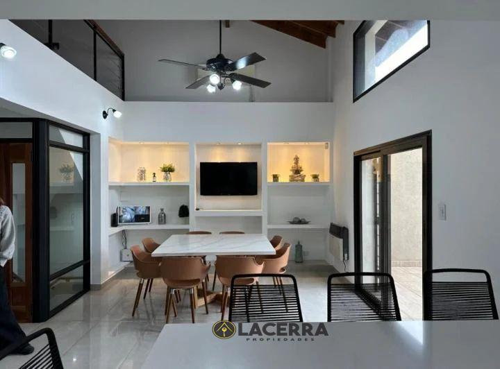 Casa · 2500m² · 4 Ambientes · 4 Cocheras