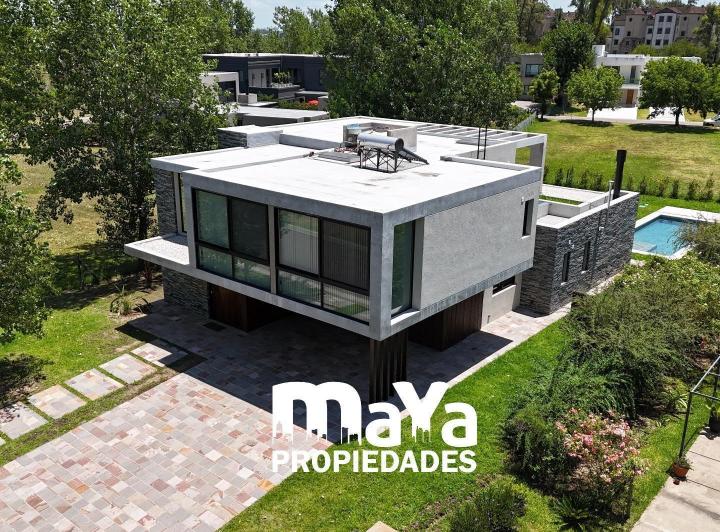 Casa · 427m² · 4 Ambientes · 4 Cocheras