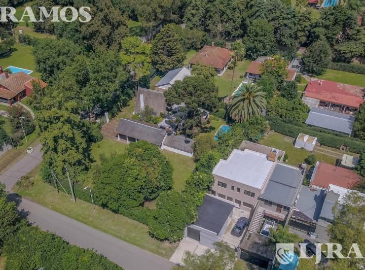 Casa · 180m² · 5 Ambientes