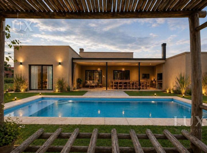 Casa · 140m² · 4 Ambientes · 2 Cocheras
