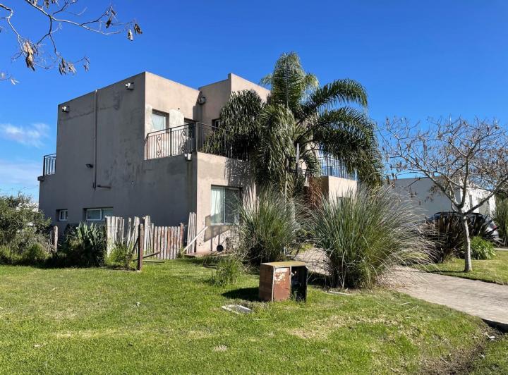 Casa · 150m² · 4 Ambientes · 3 Cocheras