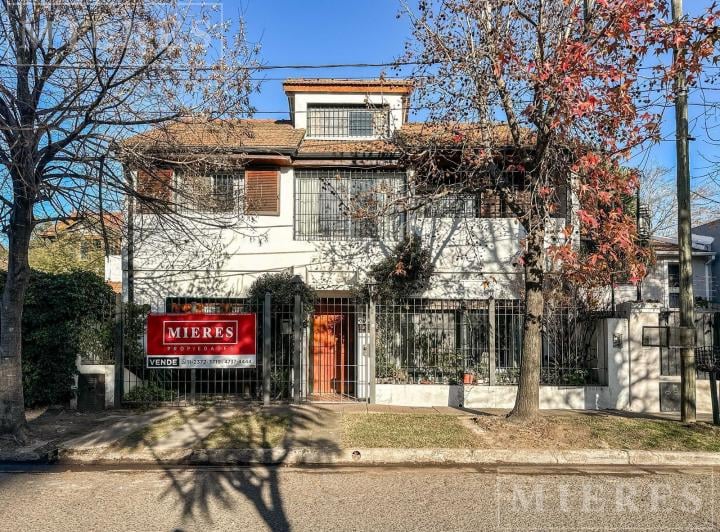 Casa · 214m² · 3 Dormitorios · 1 Cochera