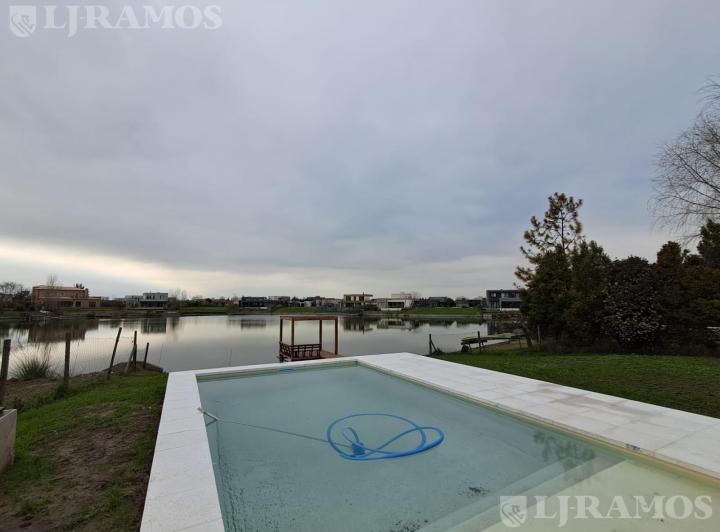 Casa · 195m² · 4 Ambientes · 4 Cocheras