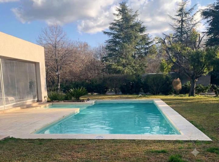 Casa · 254m² · 3 Dormitorios · 2 Cocheras