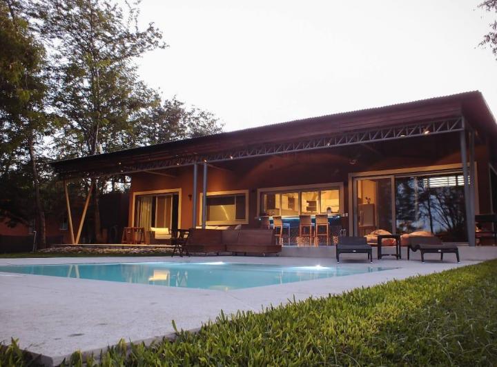 Casa · 182m² · 6 Ambientes · 2 Cocheras
