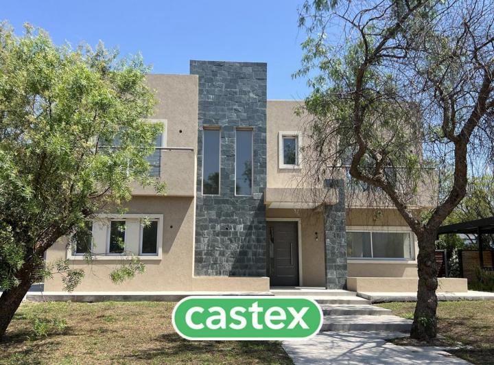 Casa · 200m² · 5 Ambientes · 2 Cocheras