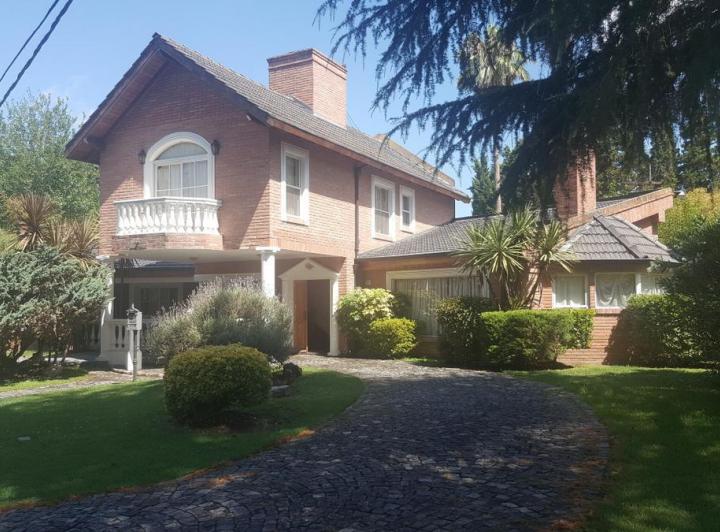 Casa · 200m² · 4 Ambientes