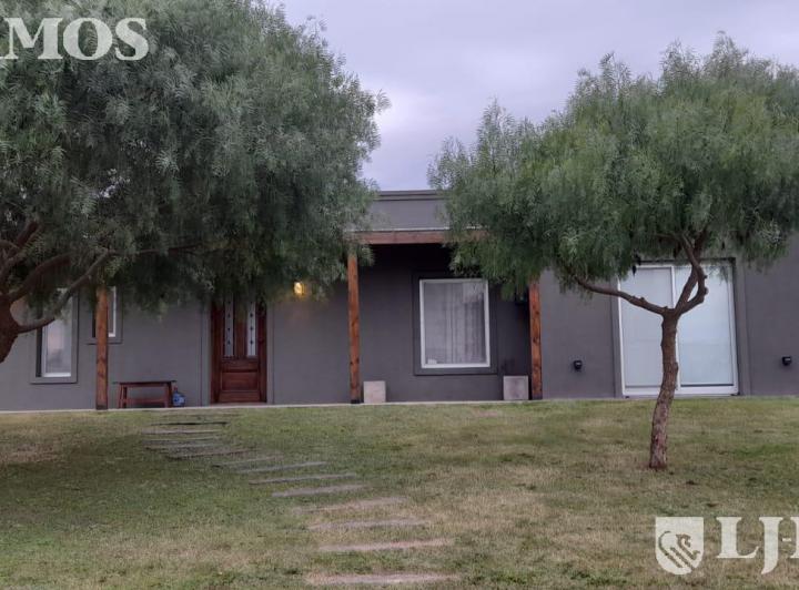 Casa · 120m² · 3 Ambientes · 4 Cocheras
