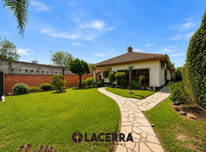 Casa · 250m² · 4 Ambientes · 5 Cocheras