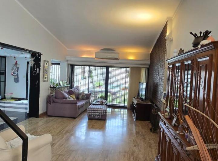 Casa · 271m² · 5 Ambientes · 2 Cocheras