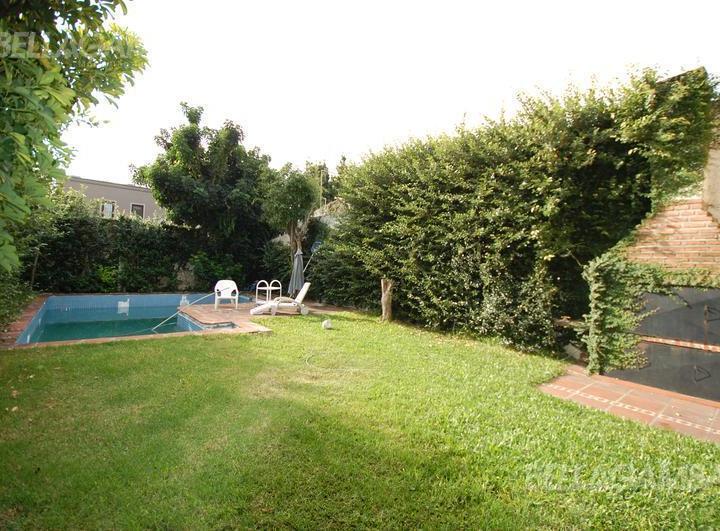 Casa · 220m² · 5 Ambientes · 2 Cocheras
