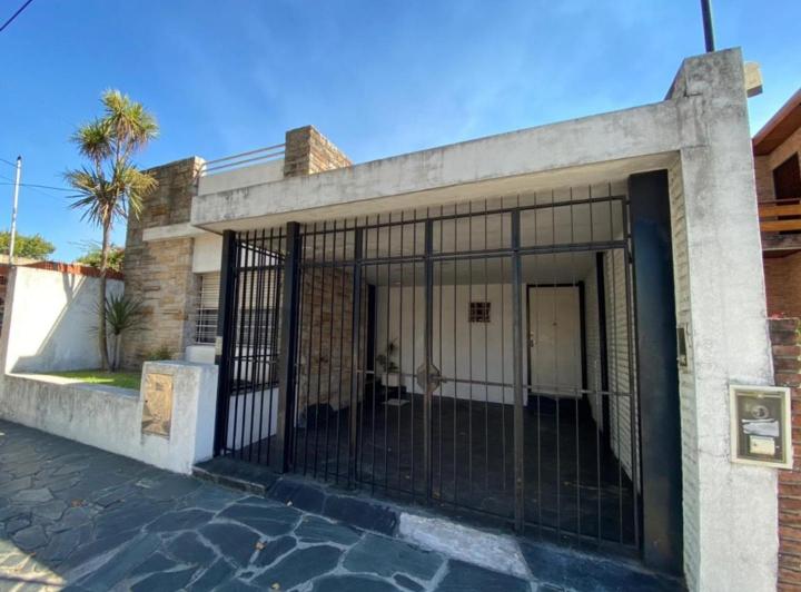 Casa · 176m² · 4 Ambientes · 1 Cochera