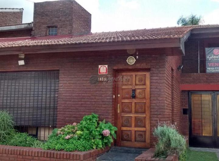 Casa · 124m² · 3 Ambientes · 2 Cocheras