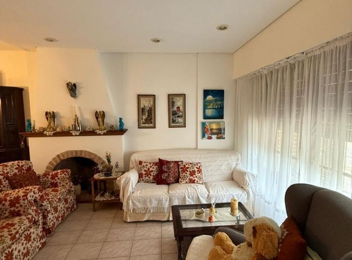 Casa · 158m² · 4 Ambientes · 1 Cochera