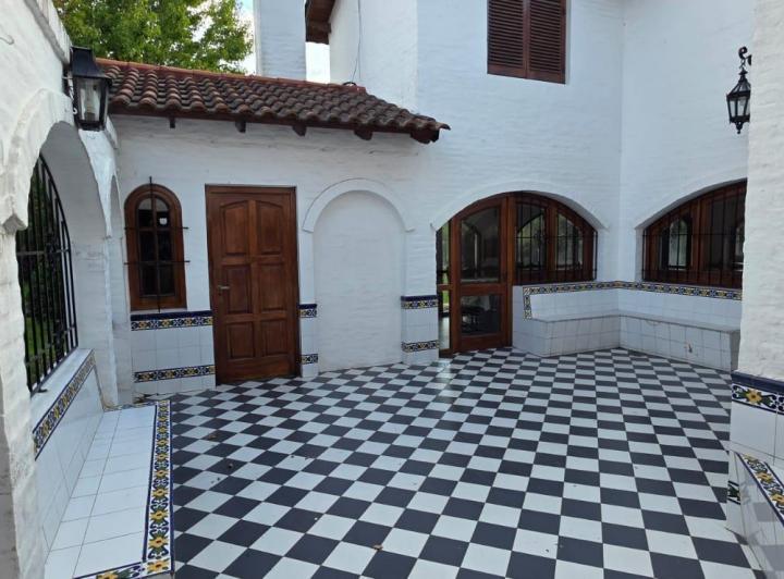 Casa · 181m² · 5 Ambientes · 1 Cochera