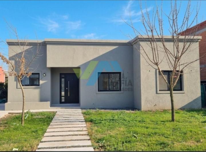 Casa · 1139m² · 4 Ambientes · 2 Cocheras