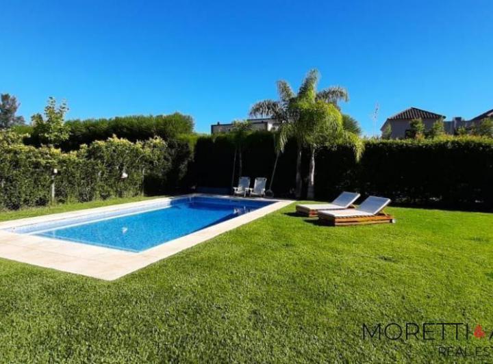 Casa · 181m² · 7 Ambientes · 1 Cochera