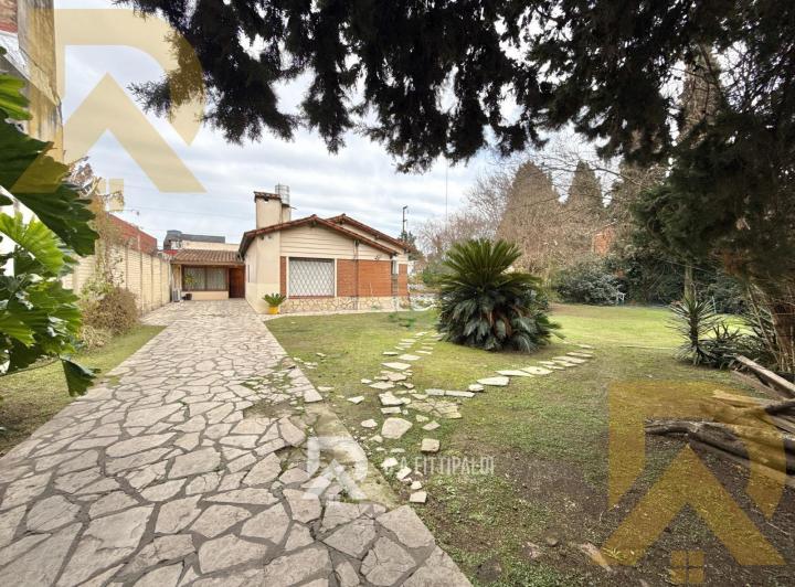 Casa · 90m² · 5 Ambientes · 4 Cocheras