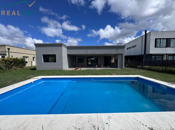 Casa · 176m² · 5 Ambientes · 4 Cocheras