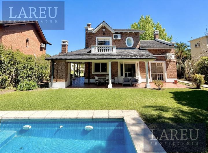 Casa · 127m² · 4 Ambientes · 3 Cocheras