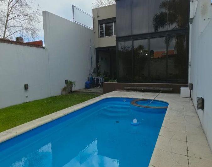 Casa · 261m² · 4 Ambientes · 4 Cocheras