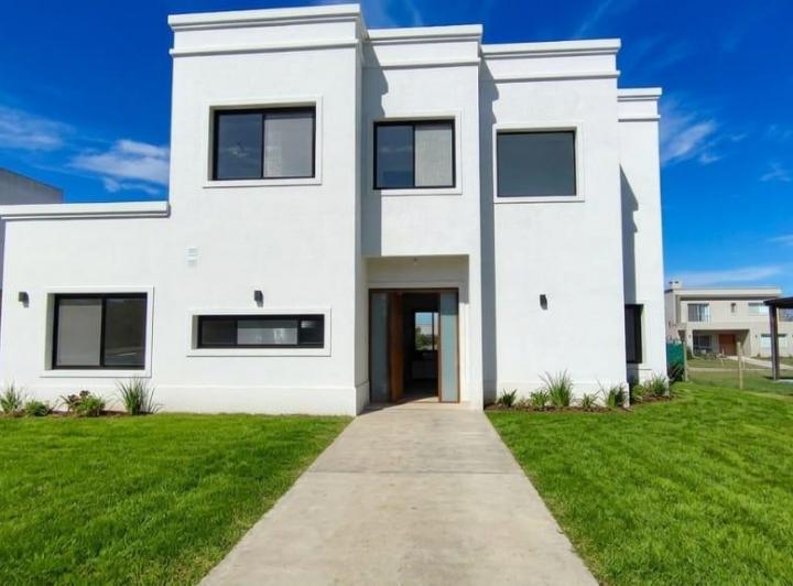 Casa · 180m² · 6 Ambientes · 2 Cocheras