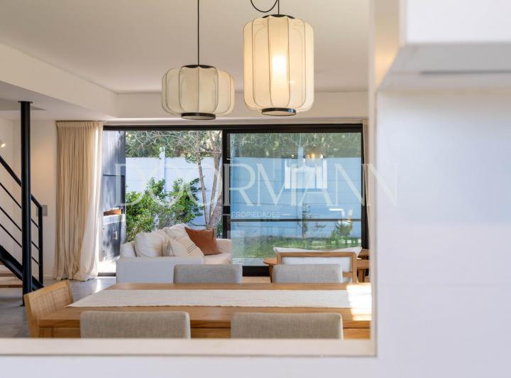 Casa · 132m² · 4 Ambientes · 2 Cocheras