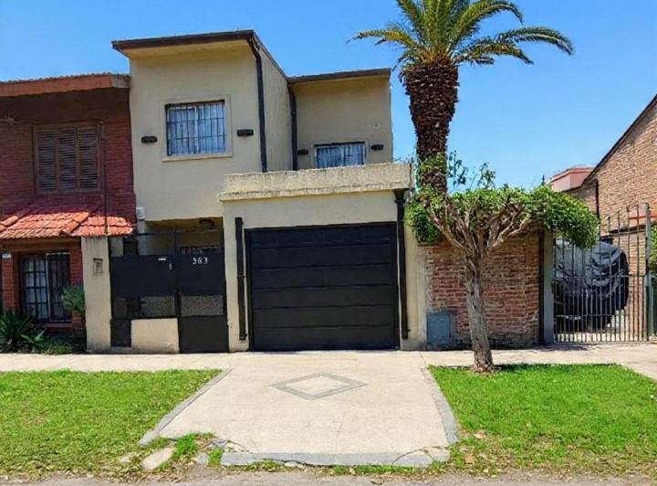 Casa · 130m² · 5 Ambientes · 1 Cochera