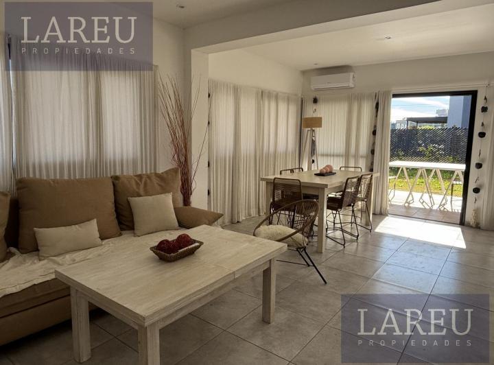 Casa · 110m² · 4 Ambientes · 2 Cocheras
