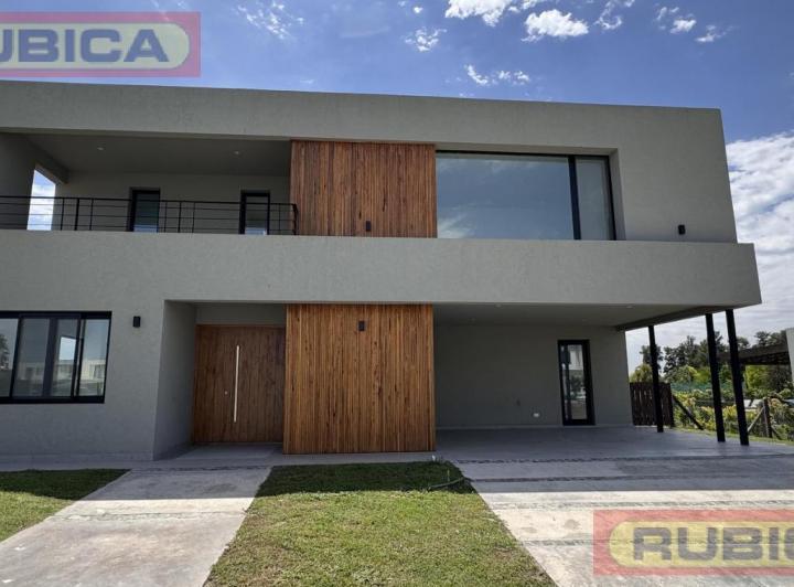 Casa · 250m² · 4 Ambientes · 2 Cocheras
