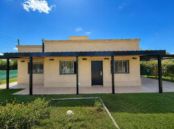 Casa · 100m² · 4 Ambientes · 2 Cocheras