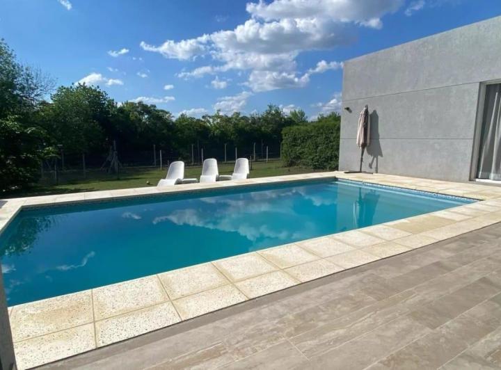 Casa · 180m² · 4 Ambientes · 2 Cocheras