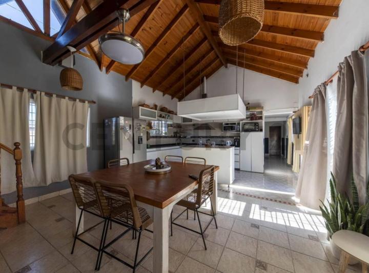 Casa · 290m² · 4 Ambientes · 1 Cochera