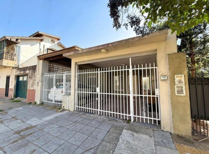 Casa · 200m² · 3 Ambientes · 2 Cocheras