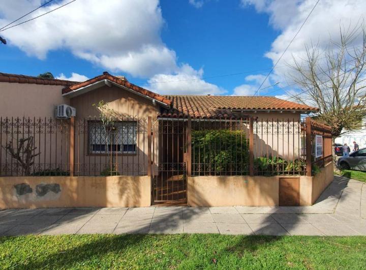 Casa · 200m² · 3 Ambientes · 2 Cocheras