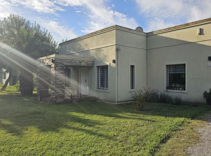 Casa · 200m² · 4 Ambientes · 2 Cocheras