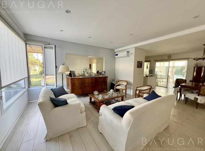 Casa · 144m² · 5 Ambientes · 5 Cocheras