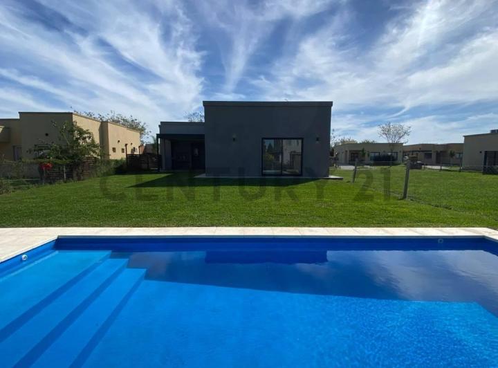 Casa · 170m² · 4 Ambientes · 3 Cocheras