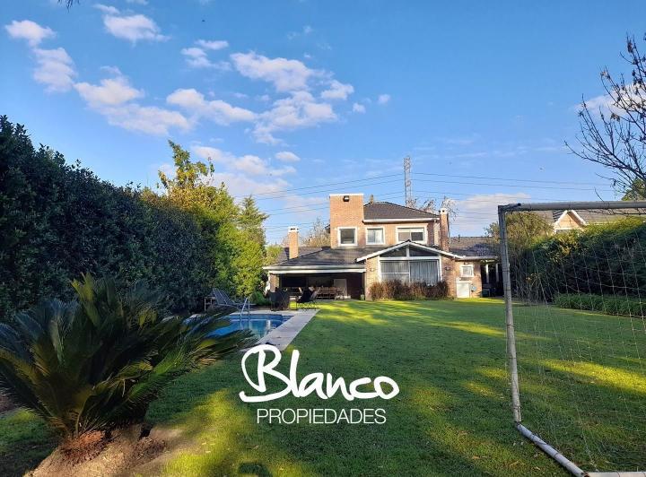 Casa · 194m² · 5 Ambientes · 1 Cochera