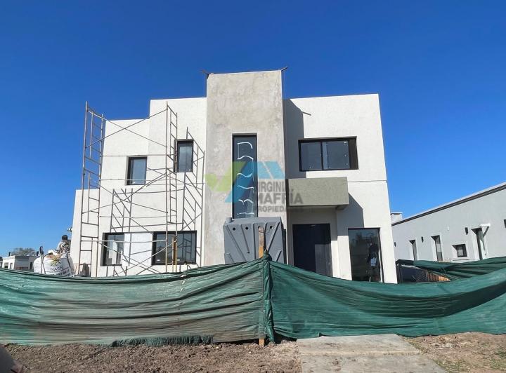 Casa · 196m² · 5 Ambientes · 2 Cocheras